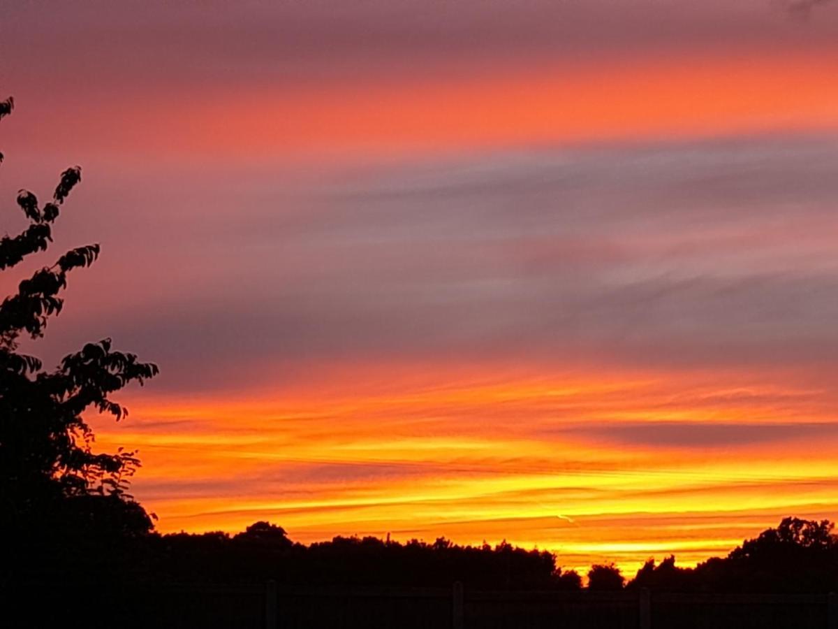 Hawarden Near Chester Bagian luar foto